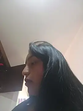 Snapshot of LunaRouuse_ chatting on June 2026 01:09:02 PM LunaRouuse online show from June 2026 01:09:02 PM