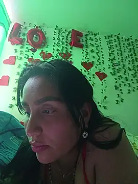 Snapshot of LunaRouuse_ chatting on June 2026 02:05:01 PM LunaRouuse online show from June 2026 02:05:01 PM