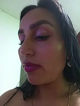 Snapshot of LunaRouuse_ chatting on July 2026 08:59:02 PM LunaRouuse online show from July 2026 08:59:02 PM