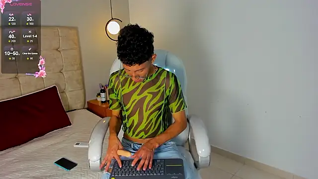 twink royale18 online show from February 2026 03:01:01 PM