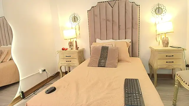kimberly colle7 online show from May 2026 02:53:01 AM