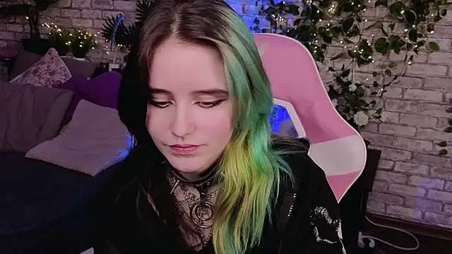 Snapshot of RubyMyst chatting on February 2026 09:05:02 PM RubyMyst online show from February 2026 09:05:02 PM