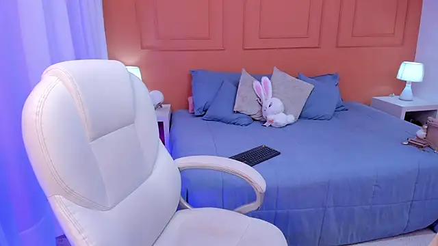 Abriil cutee online show from July 2026 02:13:01 PM