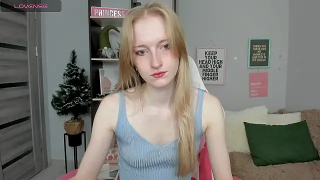 Cinnabonnn  online show from January 2026 07:36:02 AM