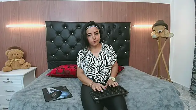 lolitaa lux online show from January 2026 01:27:02 PM