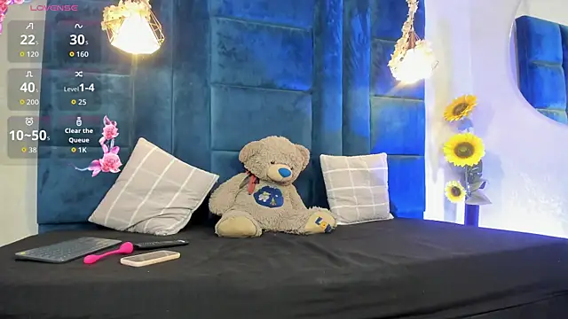 Laura Miller1 online show from April 2026 06:38:01 PM