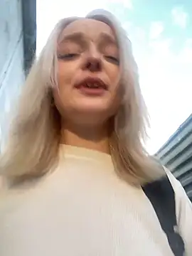 Snapshot of aka_Blonde chatting on May 2026 12:43:02 PM aka Blonde online show from May 2026 12:43:02 PM