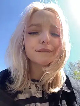 Snapshot of aka_Blonde chatting on May 2026 05:37:02 AM aka Blonde online show from May 2026 05:37:02 AM