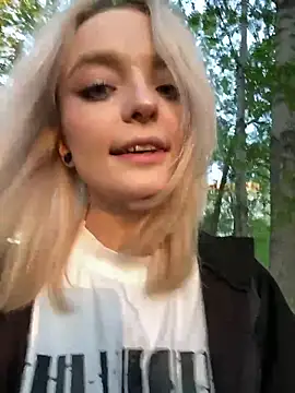 Snapshot of aka_Blonde chatting on June 2026 01:57:02 PM aka Blonde online show from June 2026 01:57:02 PM