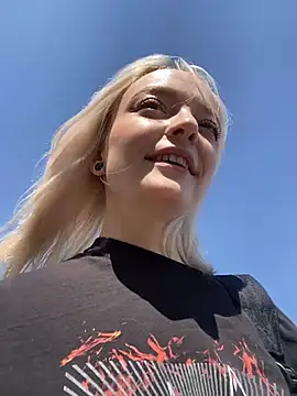 Snapshot of aka_Blonde chatting on June 2026 08:31:02 AM aka Blonde online show from June 2026 08:31:02 AM