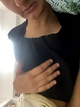 Snapshot of tits8758 chatting on January 2026 01:44:02 AM tits8758 online show from January 2026 01:44:02 AM