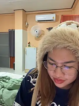 Ponthip online show from February 2026 07:45:01 PM