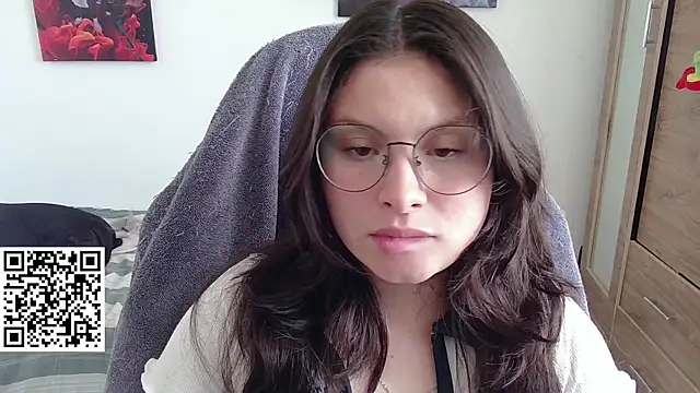 Snapshot of yessica_gomez01 chatting on April 2026 09:28:01 PM yessica gomez01 online show from April 2026 09:28:01 PM