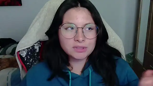 Snapshot of yessica_gomez01 chatting on May 2026 01:56:01 AM yessica gomez01 online show from May 2026 01:56:01 AM