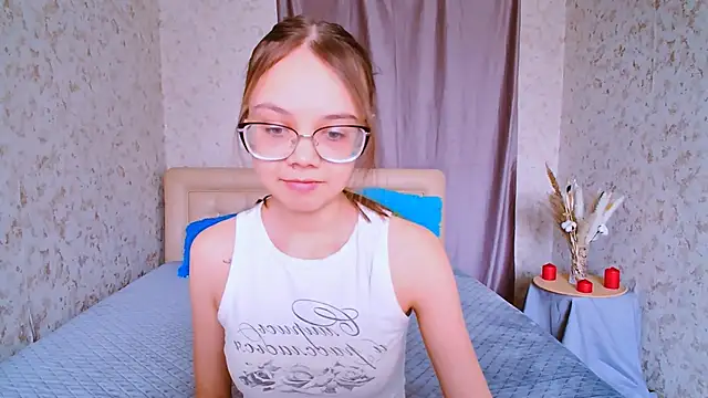 LolliStrawberry online show from April 2026 06:54:01 AM