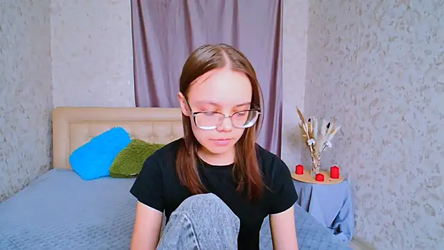 LolliStrawberry online show from April 2026 10:09:01 AM