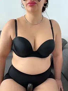 melissiaayzem online show from April 2026 08:50:01 AM