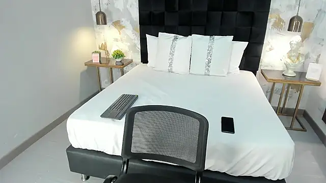 emily clarkk  online show from February 2026 08:07:01 PM