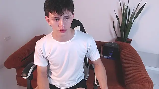 Snapshot of DarrenColleen chatting on February 2026 10:28:02 PM DarrenColleen online show from February 2026 10:28:02 PM