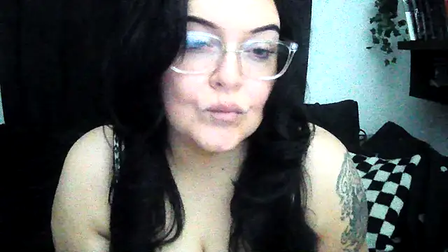 Snapshot of Miss_CurvesXXX chatting on February 2026 06:18:02 AM Miss CurvesXXX online show from February 2026 06:18:02 AM