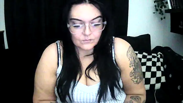 Snapshot of Miss_CurvesXXX chatting on February 2026 05:09:01 PM Miss CurvesXXX online show from February 2026 05:09:01 PM