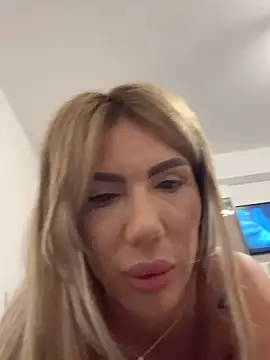 Missolevelvet online show from April 2026 07:32:01 PM