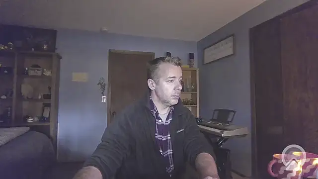 chrisw8140 online show from April 2026 04:26:01 PM