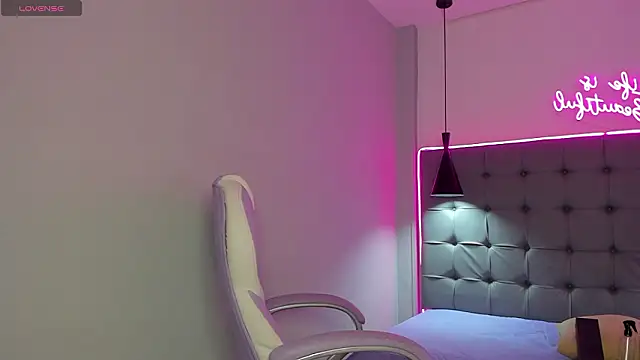 scarletcherry18 online show from February 2026 03:21:02 AM