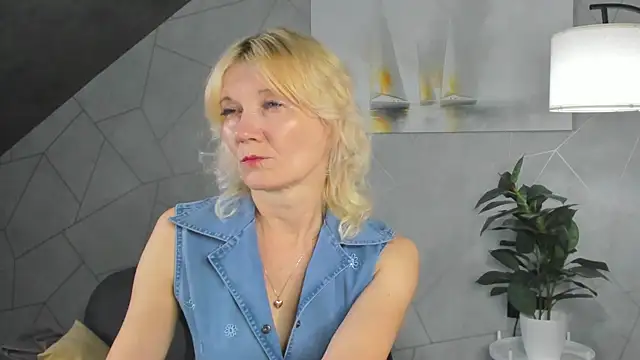 Julie Lucas online show from June 2026 12:10:02 AM