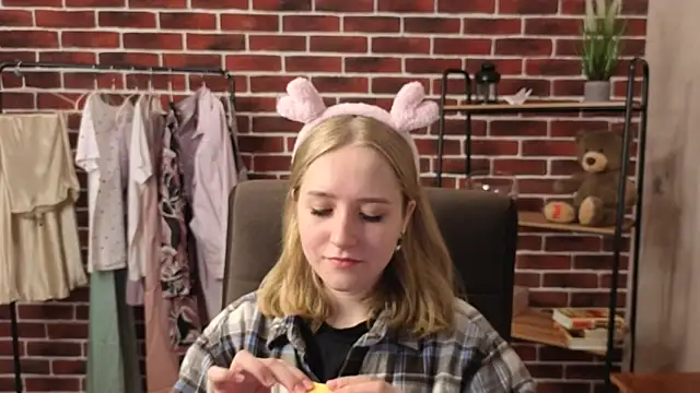 DonnaCole online show from May 2026 10:43:01 AM