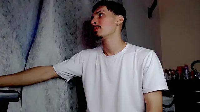 Snapshot of Yankees_xxx chatting on May 2026 04:02:02 PM Yankees xxx online show from May 2026 04:02:02 PM