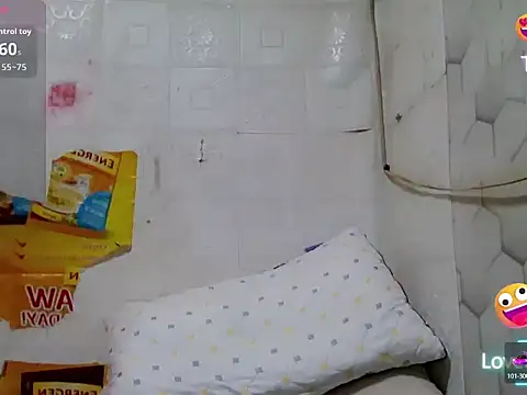 Snapshot of HugeAgatha chatting on May 2026 01:16:02 PM HugeAgatha online show from May 2026 01:16:02 PM