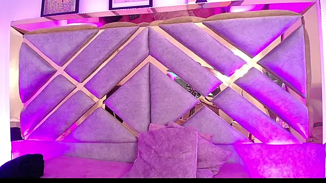 Violet Collins1 online show from April 2026 07:50:02 AM