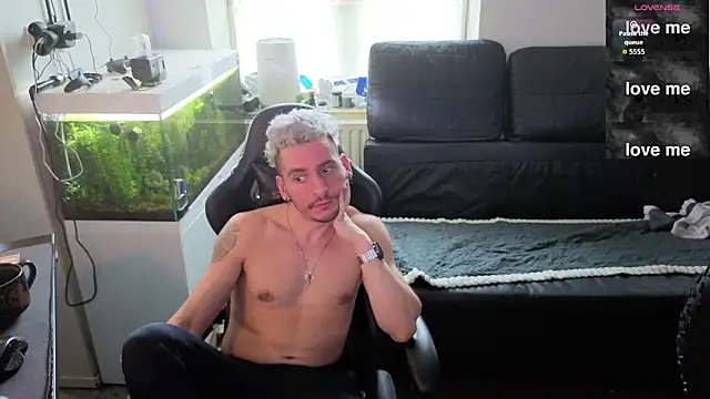 Rayzel White online show from February 2026 12:31:01 PM