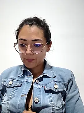 Snapshot of Freyarosse chatting on February 2026 10:51:02 AM Freyarosse online show from February 2026 10:51:02 AM