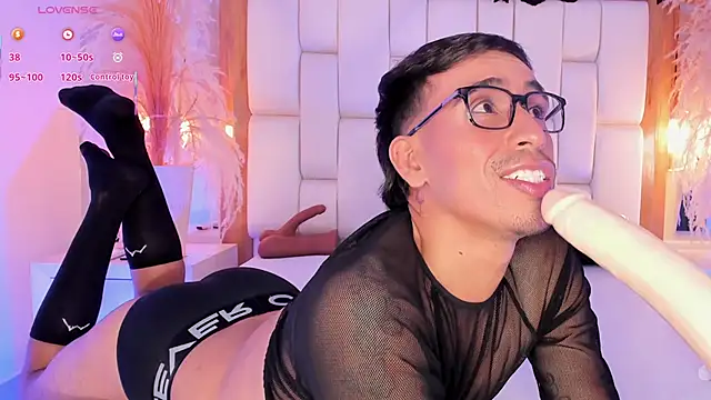 Mr aronnn  online show from February 2026 01:53:02 AM