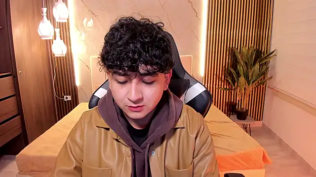 Christopher Monroe  online show from January 2026 03:21:01 AM