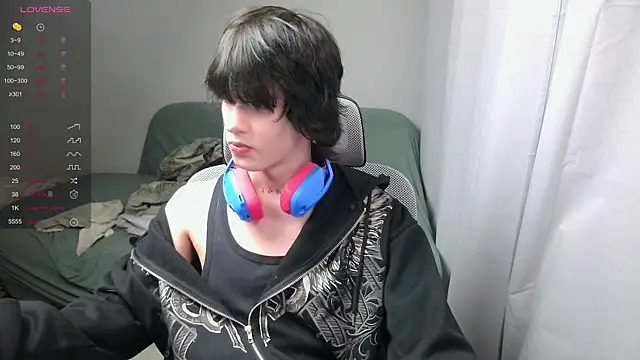 LeonBoykisser online show from February 2026 08:35:01 AM