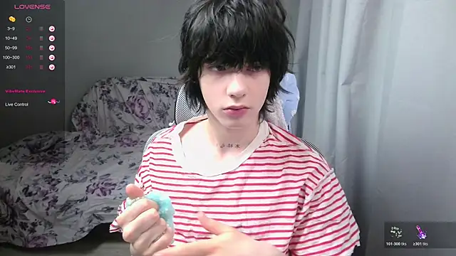 LeonBoykisser online show from February 2026 01:06:01 AM