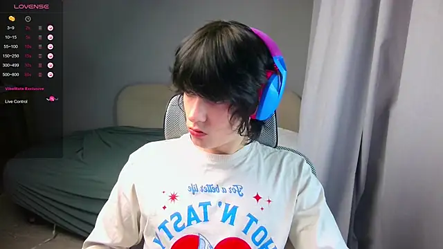 LeonBoykisser online show from March 2026 04:03:02 PM