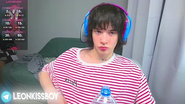 Snapshot of LeonBoykisser chatting on April 2026 06:53:02 PM LeonBoykisser online show from April 2026 06:53:02 PM