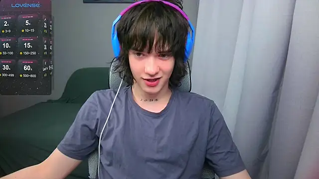 Snapshot of LeonBoykisser chatting on May 2026 05:40:02 PM LeonBoykisser online show from May 2026 05:40:02 PM