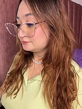Snapshot of SalomeFlores chatting on March 2026 08:19:01 AM SalomeFlores online show from March 2026 08:19:01 AM