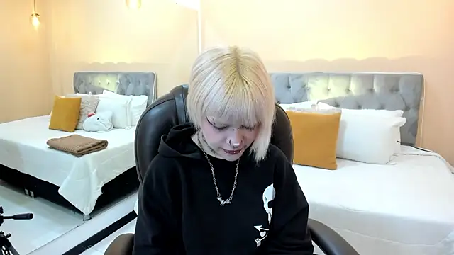 Bela Craxkerr online show from March 2026 01:16:02 PM