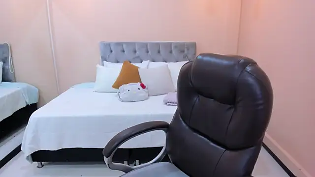 Bela Craxkerr online show from April 2026 12:43:01 PM