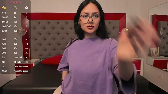 NiccolleHall online show from February 2026 01:15:02 PM