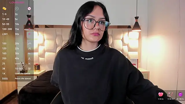 NiccolleHall online show from February 2026 01:07:02 PM