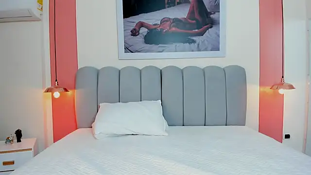 EmmaBoyd online show from January 2026 01:05:02 PM