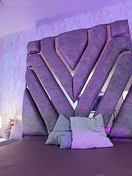 elodie rouge online show from April 2026 07:17:02 PM