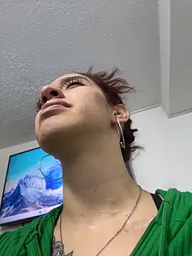 Snapshot of elodie_rouge chatting on April 2026 11:35:01 AM elodie rouge online show from April 2026 11:35:01 AM